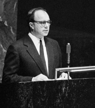 August 19, 1958, New York. Prince Aly Khan, Permanent Representative of Pakistan to the United Nations, addressing the UN General Assembly. Image credit: Marvin Bolotsky, UN Photo Archive